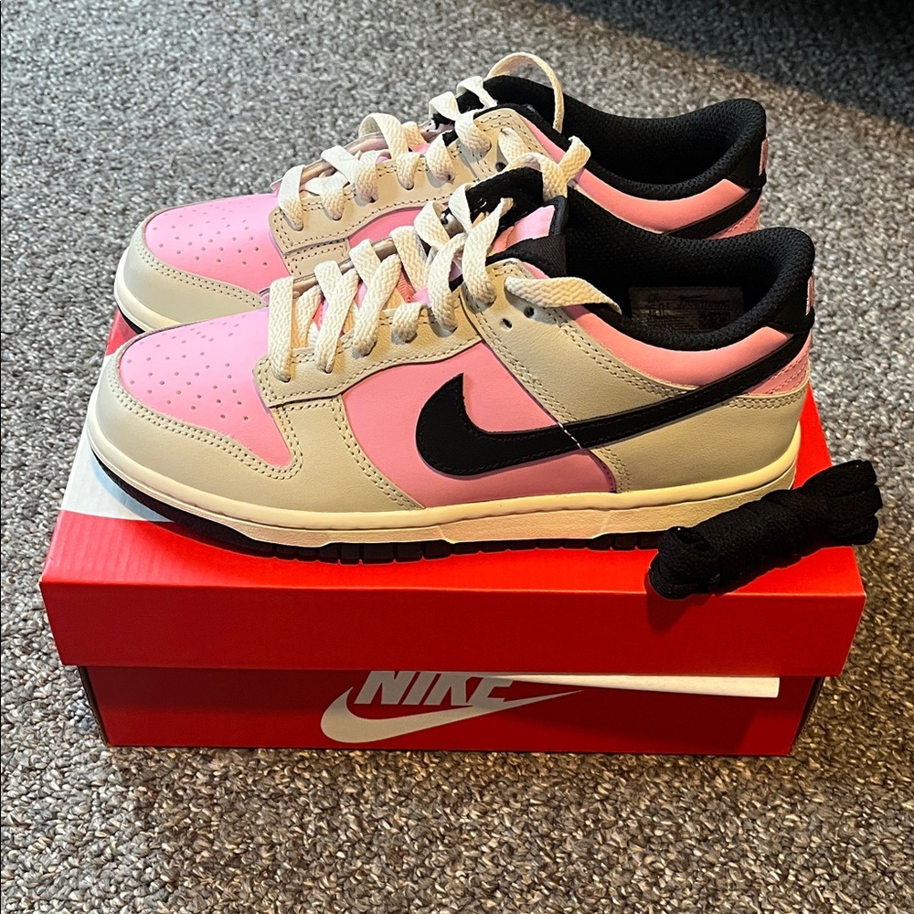 Nike dunk grade school